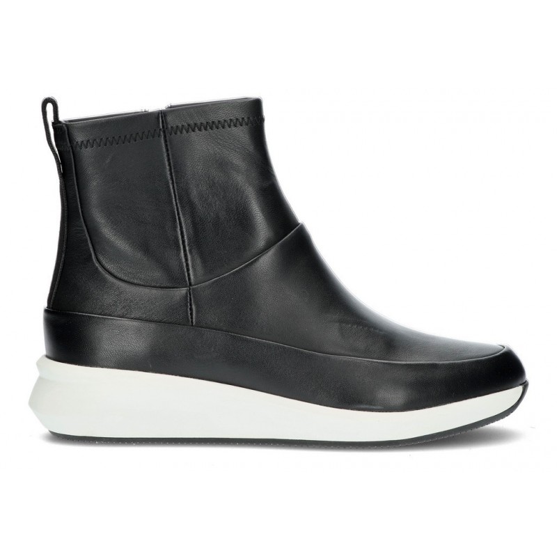 CLARKS UN RIO FREE ANKLE BOOTS BLACK